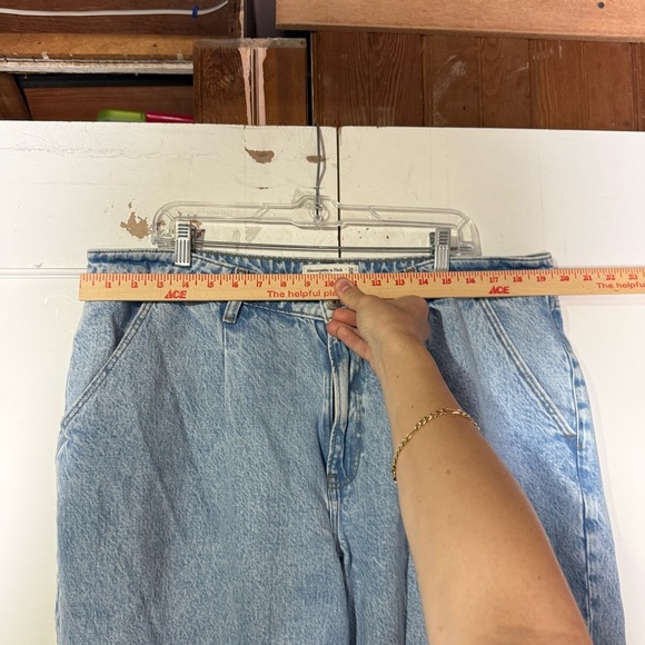 Abercrombie The Loose High Rise Jeans CURVE LOVE Size 34 / 18 Lighter Wash - Picture 3 of 8